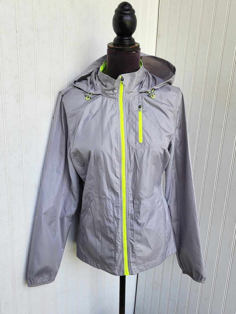 Danskin Women’s Lightweight Breathable Running Windbreaker Jacket Gray S (4-6)